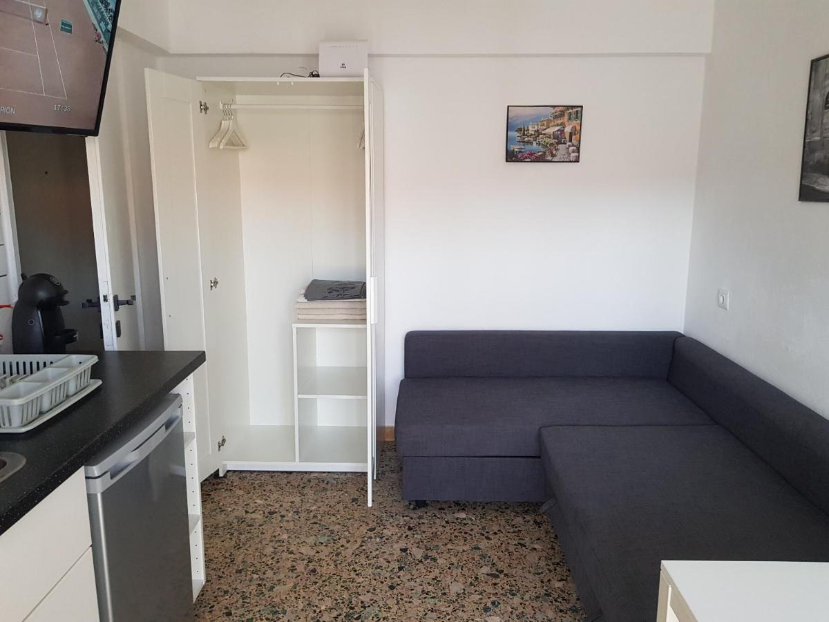 Apartment With Two Rooms Near The Beach Asproválta Eksteriør bilde