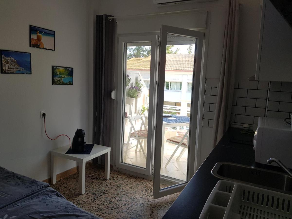 Apartment With Two Rooms Near The Beach Asproválta Eksteriør bilde